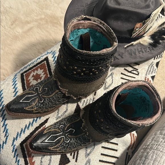 Corral Shoes - Corral Black and Brown Embroidered Ankle Boots